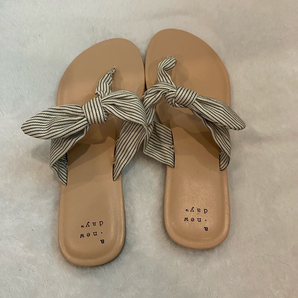Cute bow sandals - new